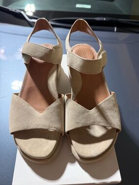“New” Gentle Souls Beige Suede Slingback Sandals size5